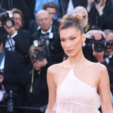 Cannes 2019: Bella Hadid sul red carpet di Rocketman