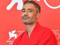 Taika Waititi: 'Nessuna ricerca per interpretare Hitler in Jojo Rabbit, quel tizio era un fottuto stronzo'