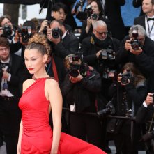 Cannes 2019: uno scatto di Bella Hadid sul red carpet di Dolor y Gloria