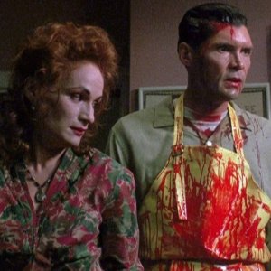 Wendy Robie e Everett McGill in una scena de La casa nera