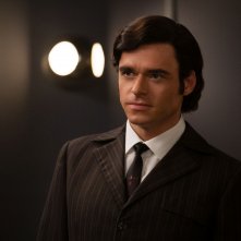 Rocketman: Richard Madden in una scena del film