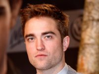 The Batman: Robert Pattinson protagonista? Manca l'ufficialità, Hoult l'alternativa