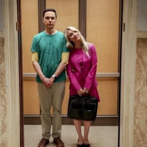 The Big Bang Theory: Jim Parsons e Kaley Cuoco in una scena del finale di serie