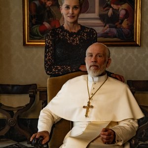 The New Pope: Sharon Stone e John Malkovich in una foto della serie