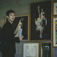 Parasite: Woo-sik Choi durante una scena