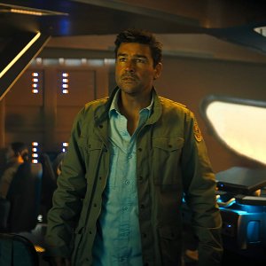 Godzilla II: King of the Monsters, Kyle Chandler in una scena del film
