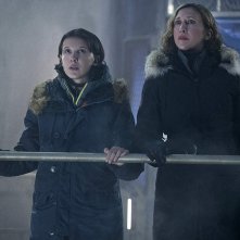 Godzilla II: King of the Monsters, Vera Farmiga e Millie Bobby Brown in una scena