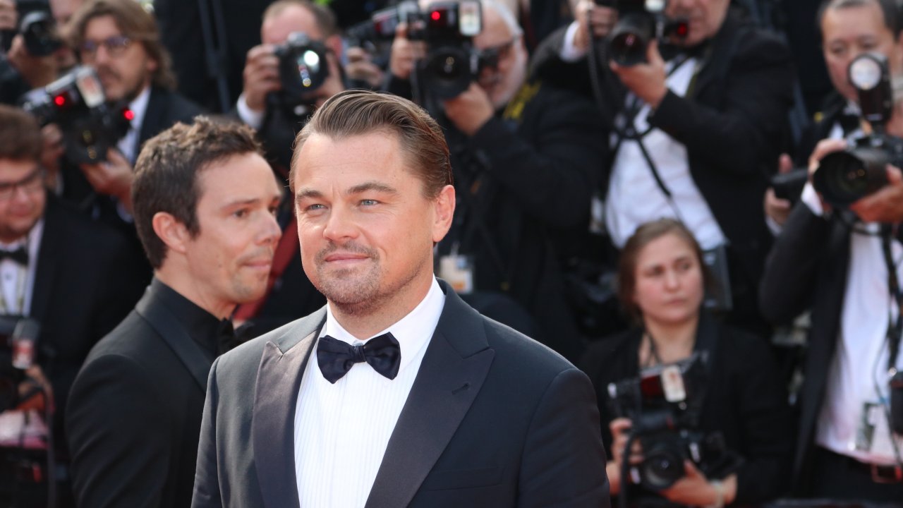 Leonardo DiCaprio su uno yacht a St. Barts in dolce compagnia, ecco le foto