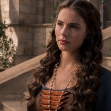 Knightfall: una scena con Genevieve Gaunt della seconda stagione