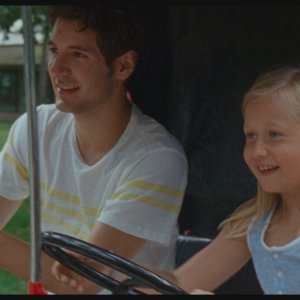 Quel giorno d'estate: Vincent Lacoste e Isaure Multrier durante una scena