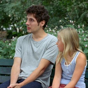 Quel giorno d'estate: Vincent Lacoste e Isaure Multrier in una scena del film