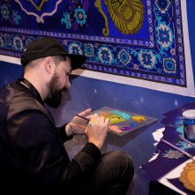 Aladdin: un'immagine della realizzazione del dipinto a opera dell'artista KOI