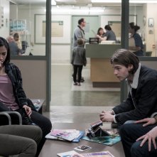 Polaroid: Keenan Tracey e Tyler Young in una scena del film