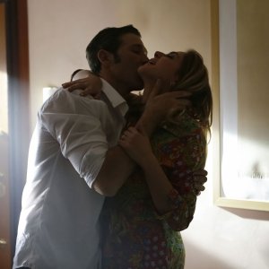 A mano disarmata: Claudia Gerini in una scena