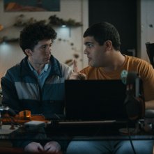 Come vendere droga online (in fretta): Danilo Kamperidis e Maximilian Mundt in  una scena della serie