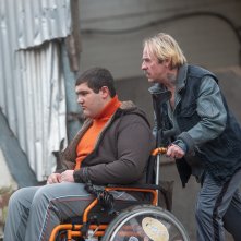 Come vendere droga online (in fretta): Bjarne Mädel e Danilo Kamperidis in una scena della serie