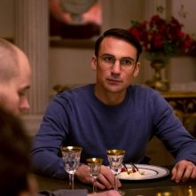 Killing Eve: Henry Lloyd-Hughes in una scena del finale della seconda stagione