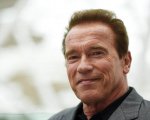 Arnold Schwarzenegger aiuta una donna di 102 anni ad evitare lo sfratto