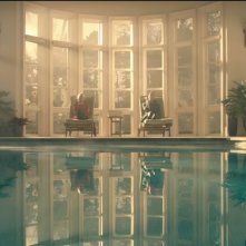 The Handmaid's Tale: Yvonne Strahovski ed Elizabeth Moss nella terza stagione