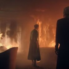 The Handmaid's Tale: Elizabeth Moss e Yvonne Strahovski in una scena della terza stagione