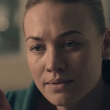 The Handmaid's Tale: un primo piano di Yvonne Strahovski nella terza stagione