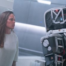 I Am Mother: Hilary Swank in una scena del film