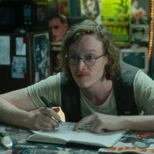I morti non muoiono: Caleb Landry Jones in una scena del film