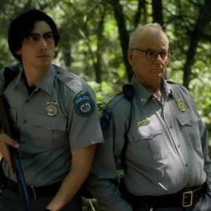 I morti non muoiono: Bill Murray insieme ad Adam Driver  in una scena del film