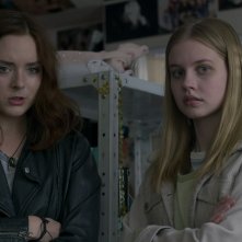 Black Mirror: Madison Davenport, Angourie Rice in  una scena dell'episodio Rachel, Jack and Ashley Too