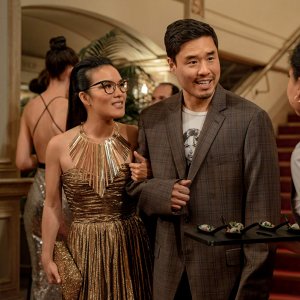Finché forse non vi separi: Ali Wong e Randall Park durante una scena