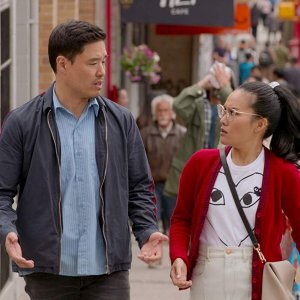 Finché forse non vi separi: Ali Wong e Randall Park in  una scena del film