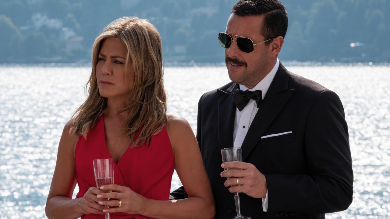 Murder Mystery 2: la prima foto di Adam Sandler & Jennifer Aniston svela la nuova location