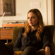 Addio Professore: Zoey Deutch in una scena del film