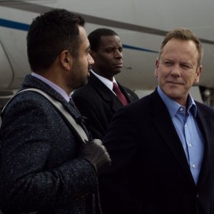 Designated Survivor: Kiefer Sutherland e Kal Penn in  una scena della terza stagione
