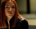 Black Widow: Scarlett Johansson si rifugia nei boschi nelle nuove foto dal set