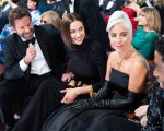 Lady Gaga: pubblico le chiede di Bradley Cooper e Irina Shayk, lei risponde furiosa! Il video