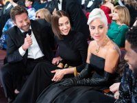 Lady Gaga: pubblico le chiede di Bradley Cooper e Irina Shayk, lei risponde furiosa! Il video