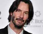 Keanu Reeves è un gentleman perché... non tocca le donne durante le foto