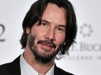 Keanu Reeves è un gentleman perché... non tocca le donne durante le foto