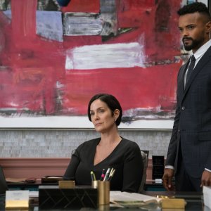 Jessica Jones: Carrie-Anne Moss, Eka Darville in una scena della terza stagione