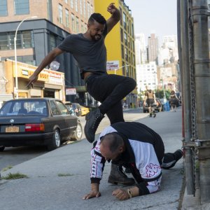 Jessica Jones: Eka Darville in una scena della terza stagione