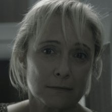 The Elevator: un primo piano di Caroline Goodall