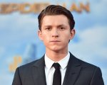 Tom Holland: il servizio fotografico fa paura, l'attore rischia di prendere fuoco (VIDEO)