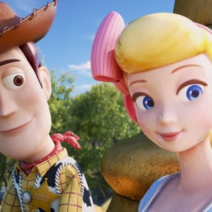 Toy Story 4: Woody e Bo Peep in una scena del film