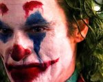 Joker: Joaquin Phoenix al trucco nella nuova foto del film