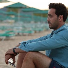 La prima vacanza non si scorda mai: Jérémie Elkaïm durante una scena del film