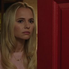 Annabelle 3: MAdison Iseman in una scena del film