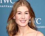 Rosamund Pike protagonista della serie La ruota del tempo