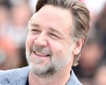 Russell Crowe si è ubriacato e ha comprato una testa di dinosauro da Leonardo DiCaprio