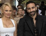 Pamela Anderson tradita da Adil Rami, ex calciatore del Milan: 'Lui, un mostro, fa una doppia vita'